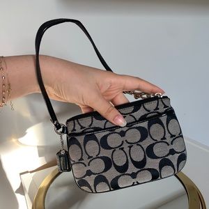 Like new: Coach classic wristlet, silver hardware